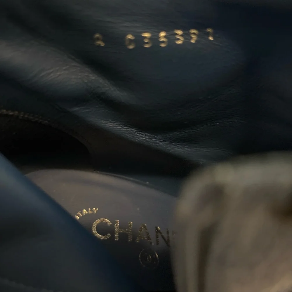 CHANEL elegant denim